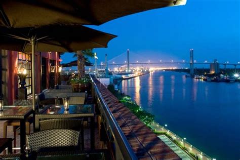 best riverfront restaurants in savannah.